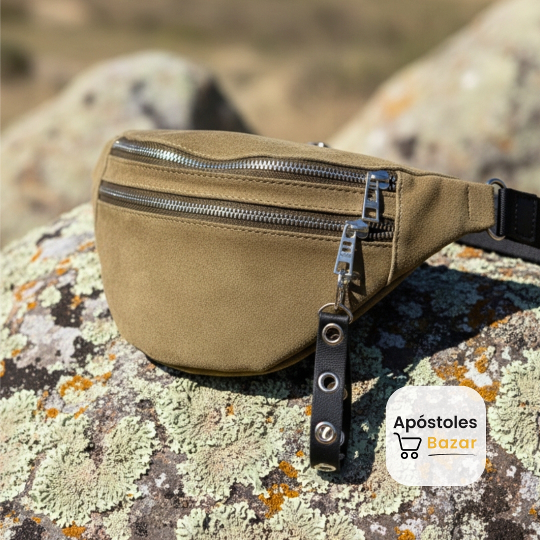 Detalle de la riñonera marrón gastada